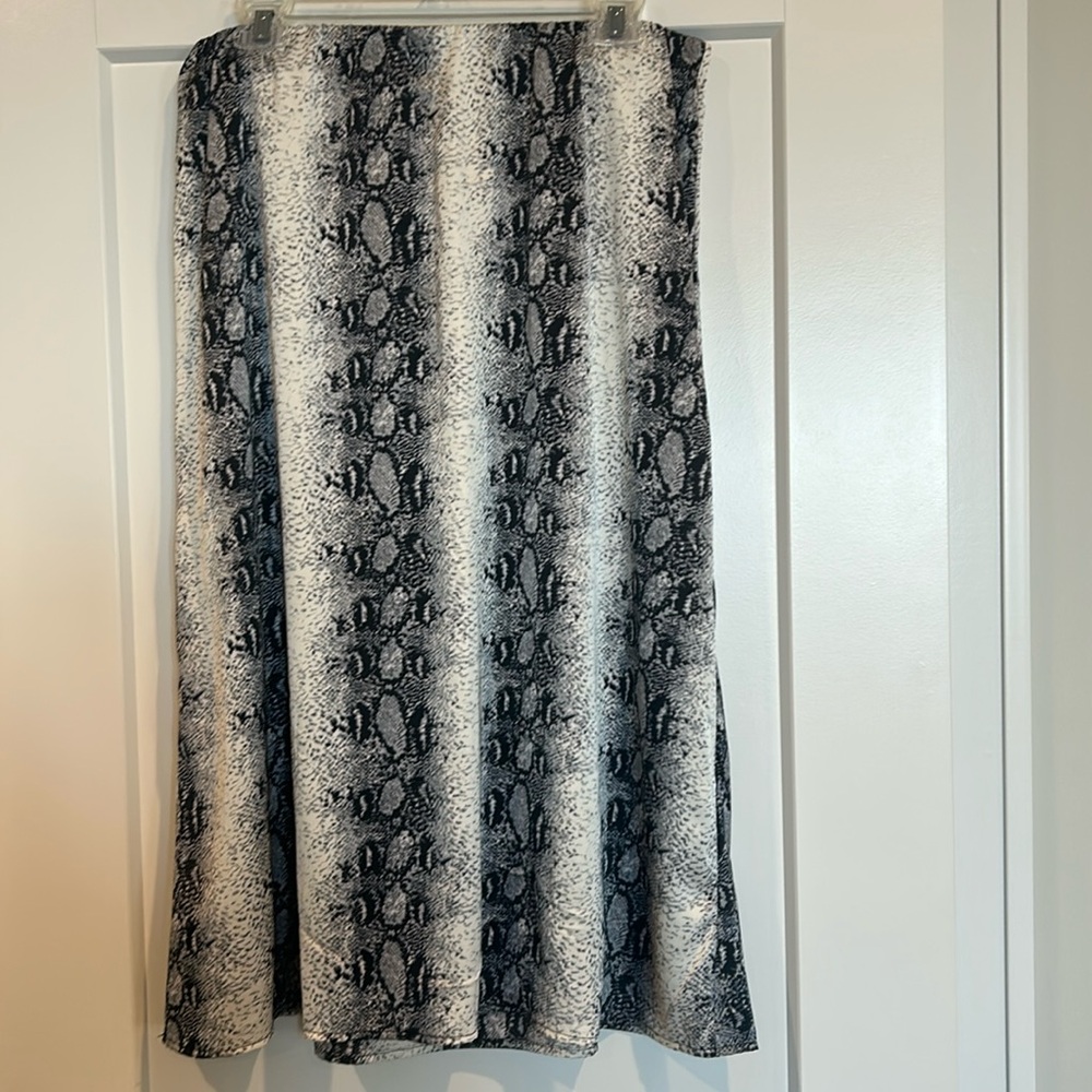 WDNY elastic skirt size Large
